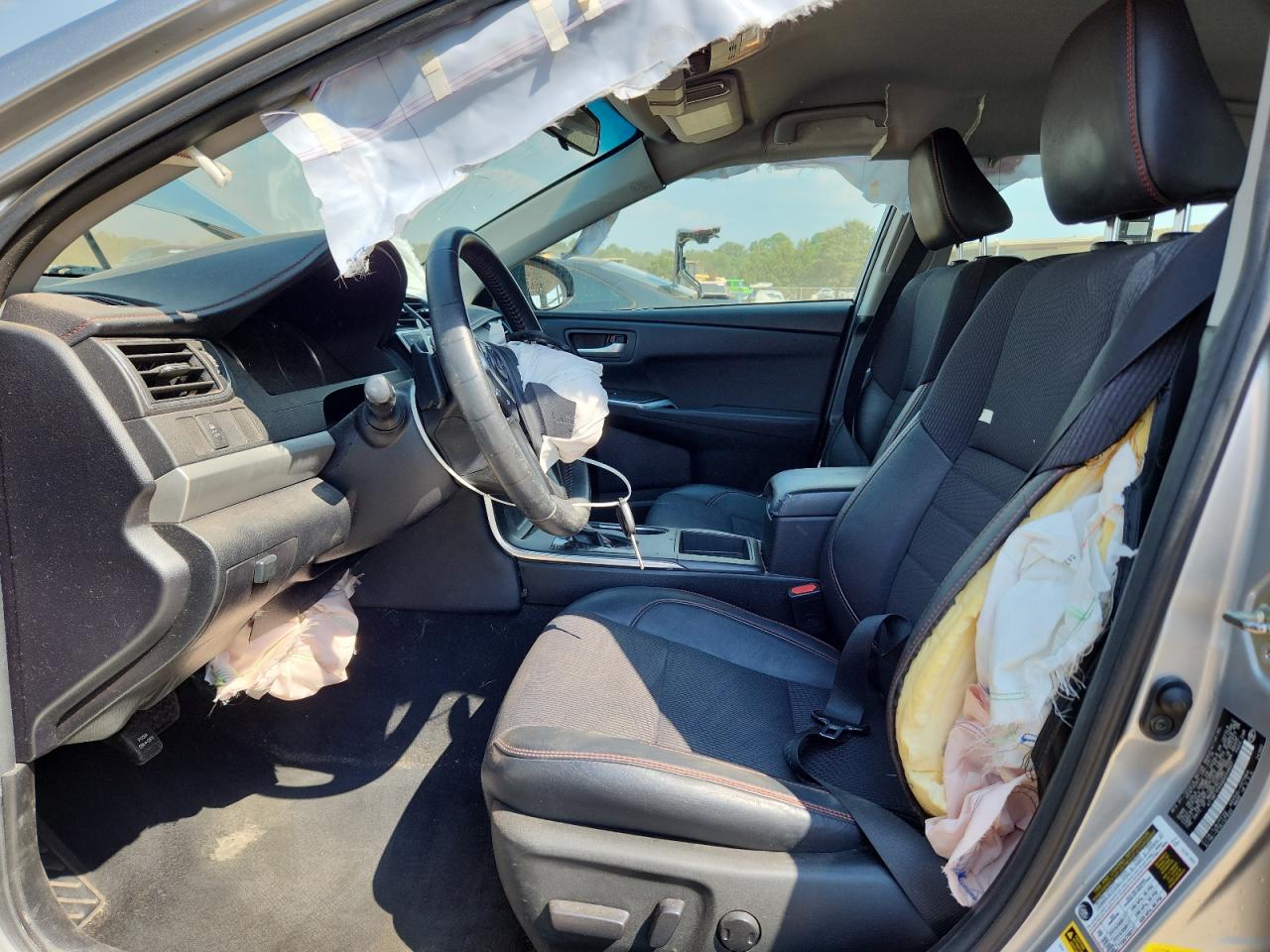 2016 TOYOTA CAMRY SE photo 13