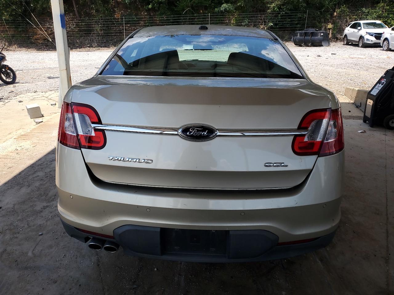 2010 FORD TAURUS SEL photo 6
