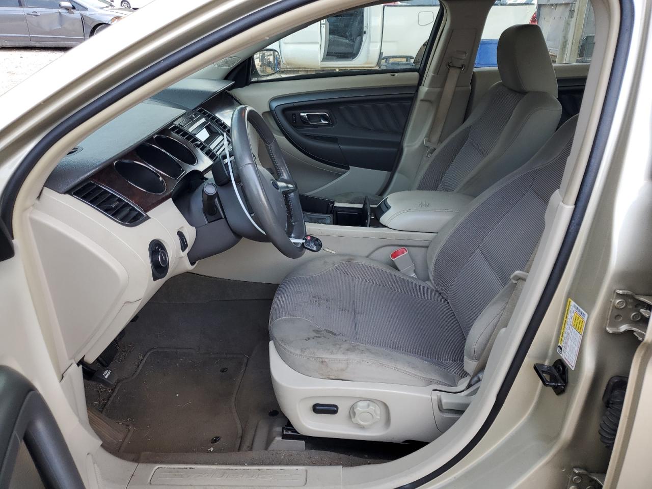 2010 FORD TAURUS SEL photo 7