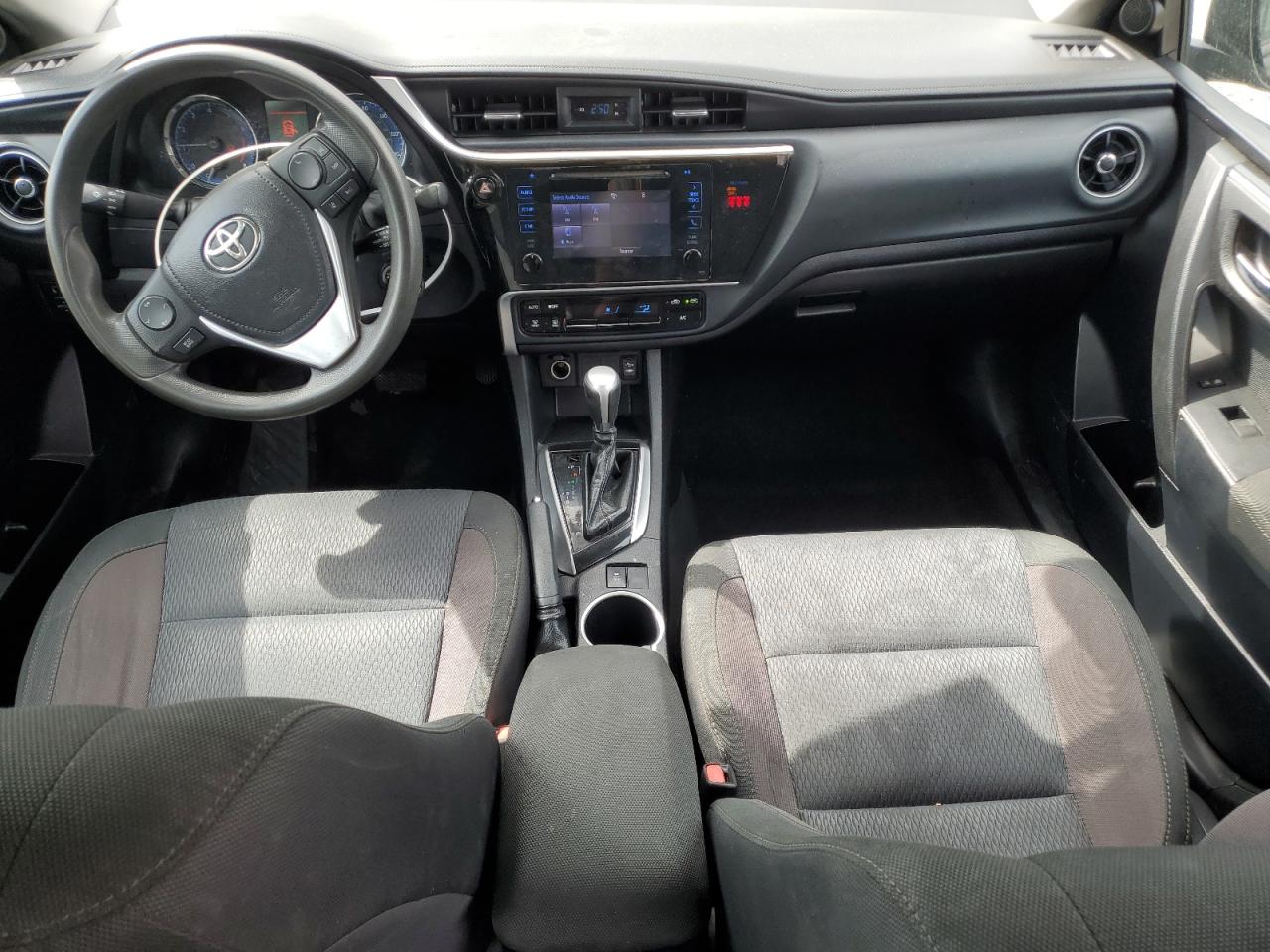 2019 TOYOTA COROLLA photo 8