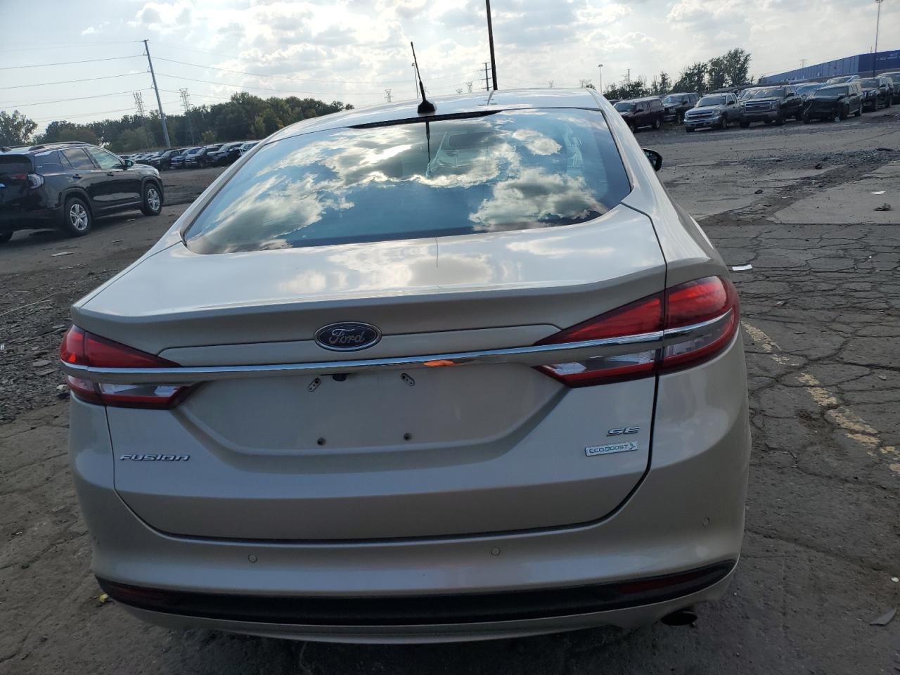 2017 FORD FUSION SE photo 16
