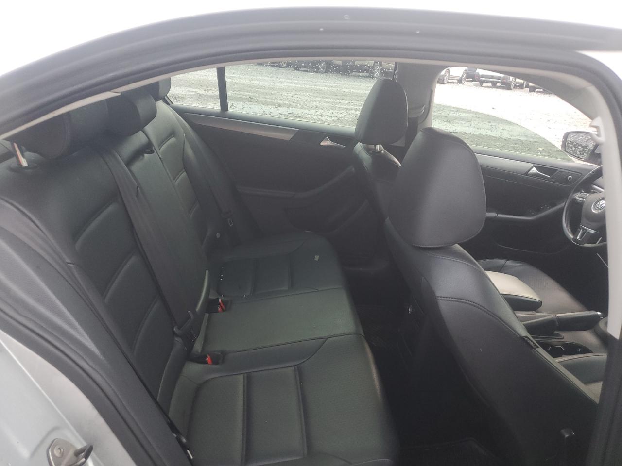 2014 VOLKSWAGEN JETTA TDI photo 28