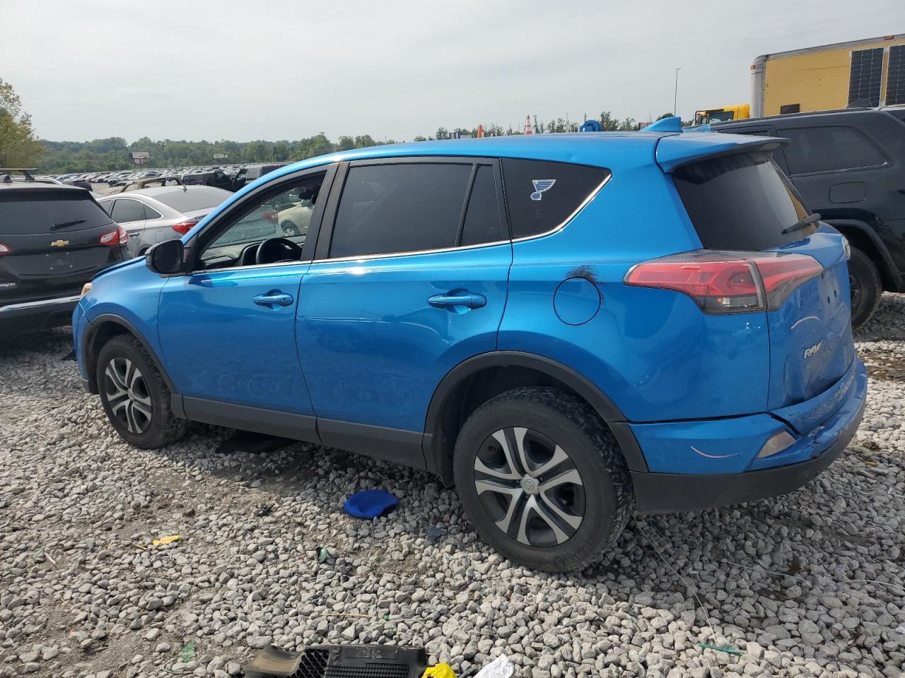 2018 TOYOTA RAV4 LE photo 2