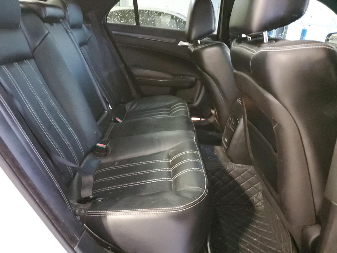 2015 CHRYSLER 300 S photo 10