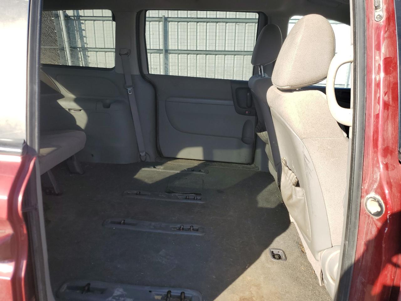 2012 KIA SEDONA LX photo 11
