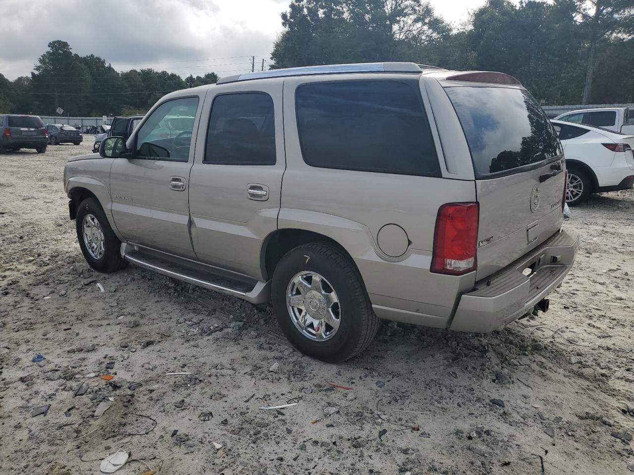 2004 CADILLAC ESCALADE LUXURY photo 2