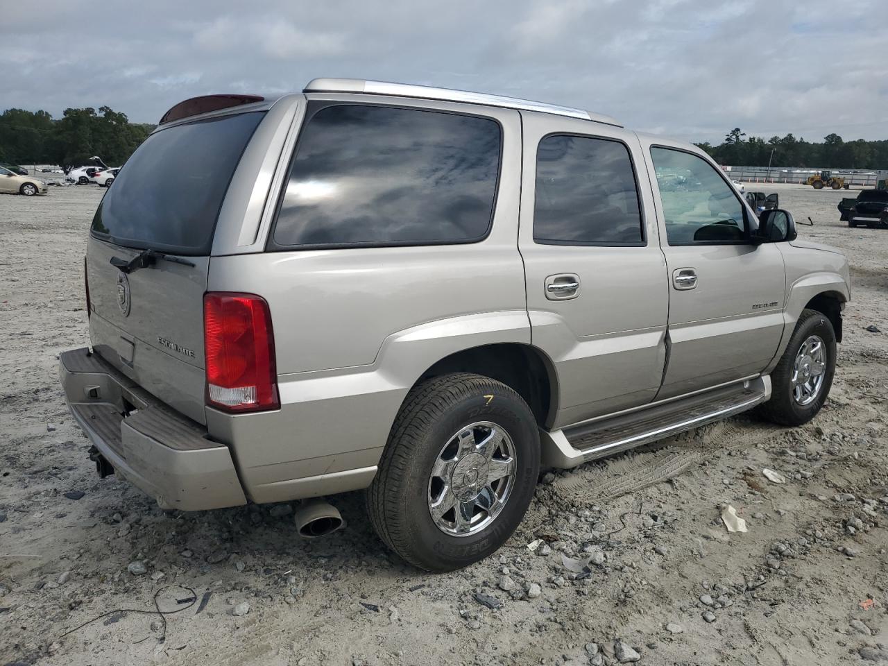 2004 CADILLAC ESCALADE LUXURY photo 3