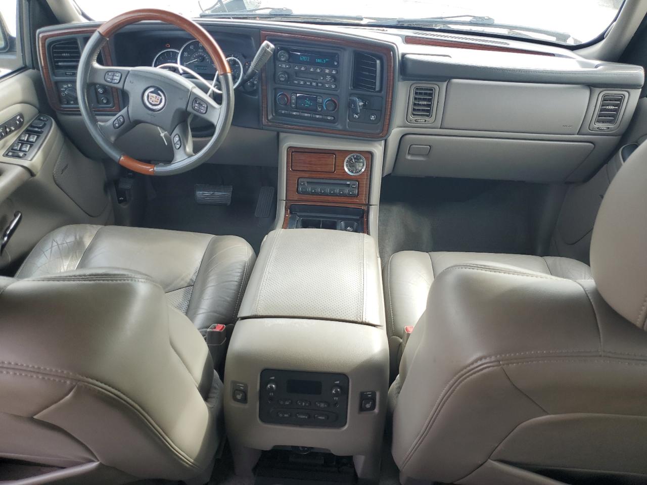 2004 CADILLAC ESCALADE LUXURY photo 8
