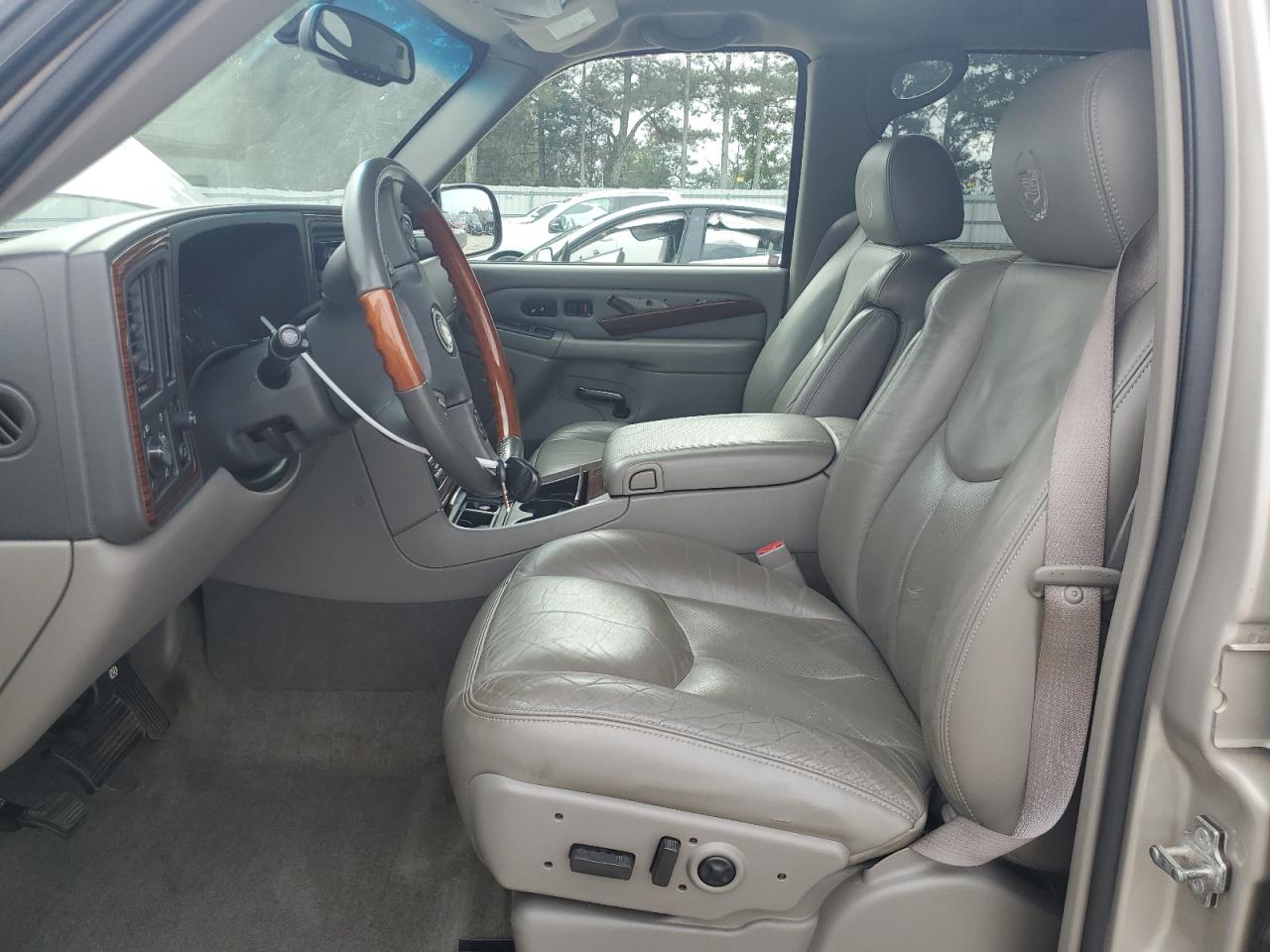 2004 CADILLAC ESCALADE LUXURY photo 7