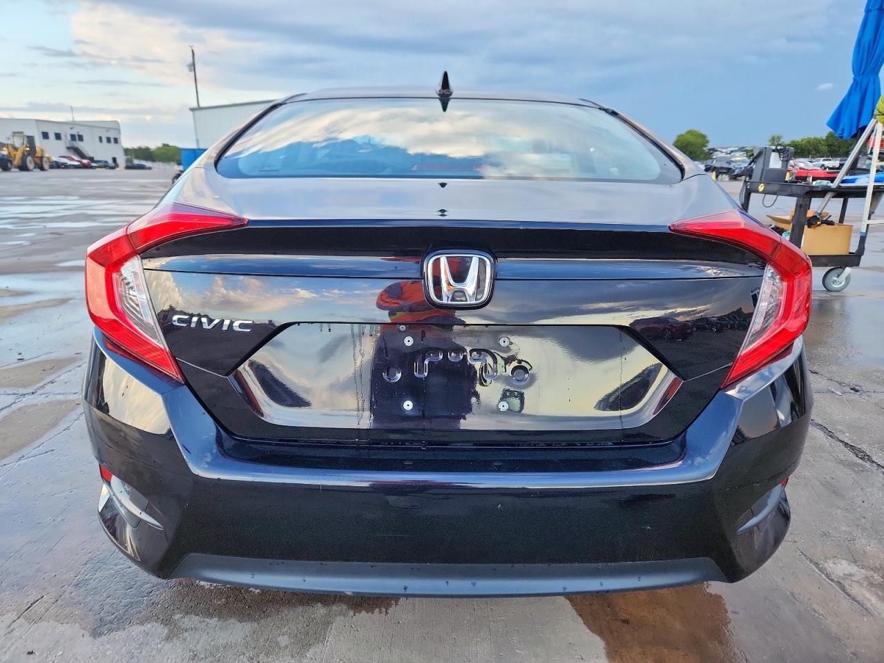2017 HONDA CIVIC EX photo 6