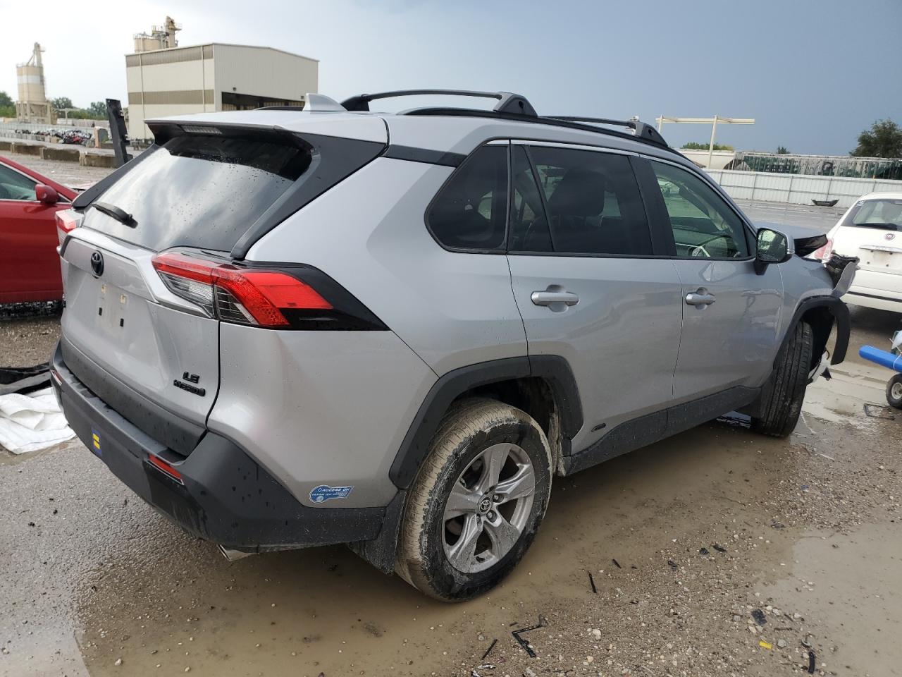 2024 TOYOTA RAV4 LE photo 3