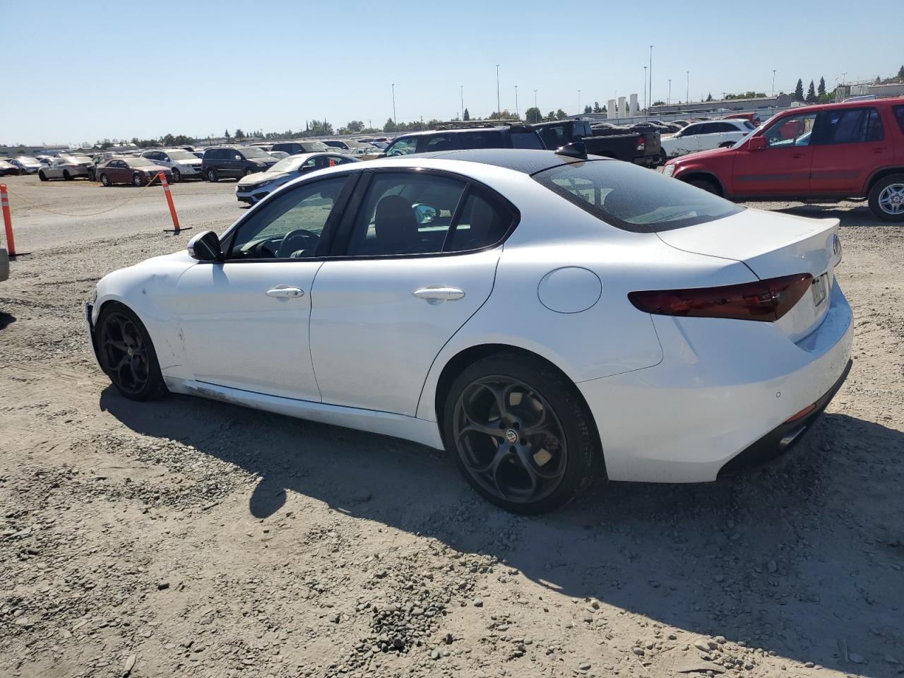 2017 ALFA ROMEO GIULIA TI photo 2