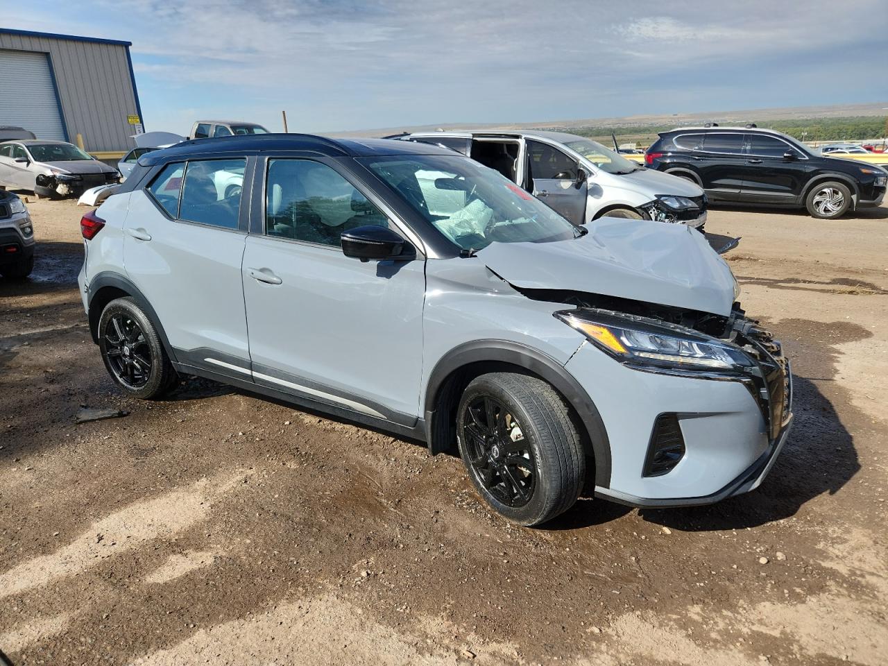 2023 NISSAN KICKS SR photo 4