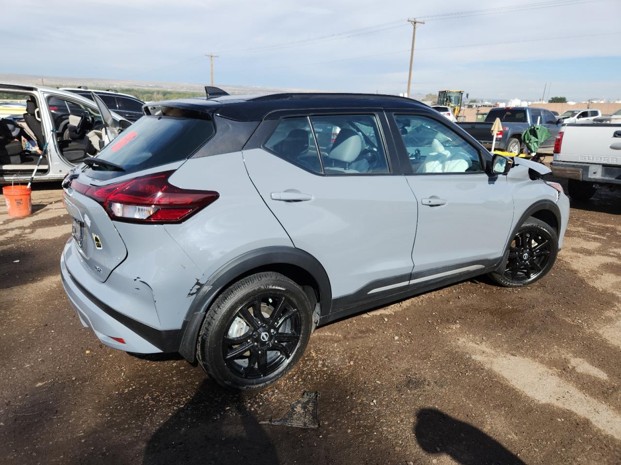 2023 NISSAN KICKS SR photo 3