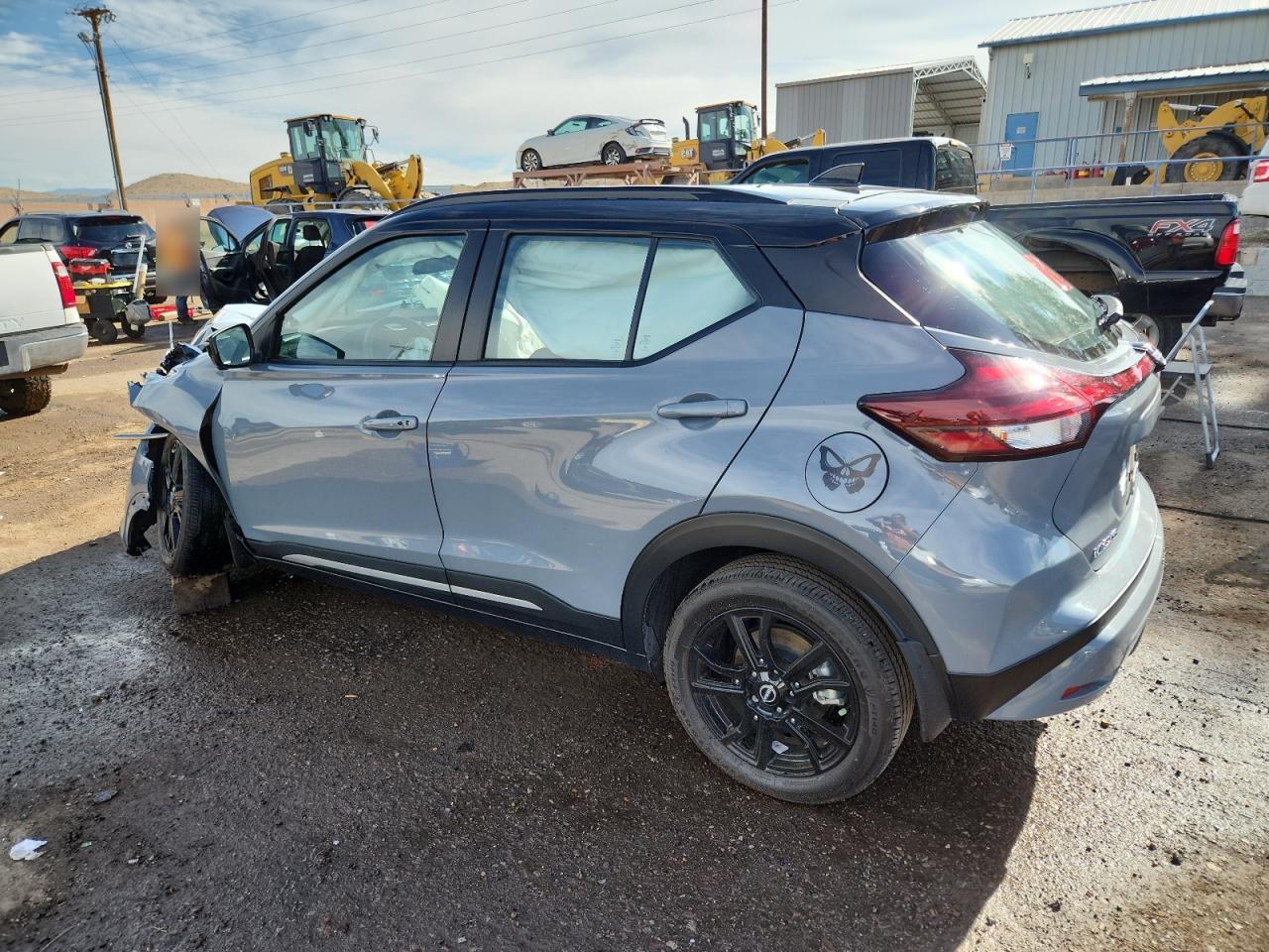 2023 NISSAN KICKS SR photo 2