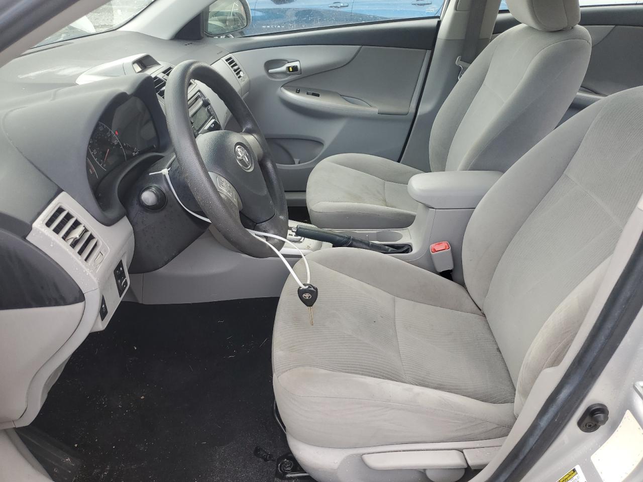 2012 TOYOTA COROLLA LE photo 13