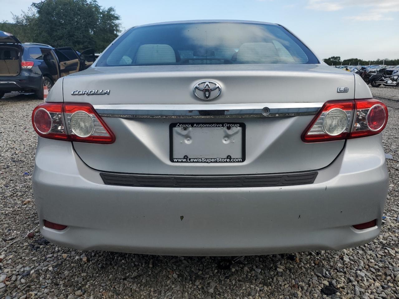 2012 TOYOTA COROLLA LE photo 11