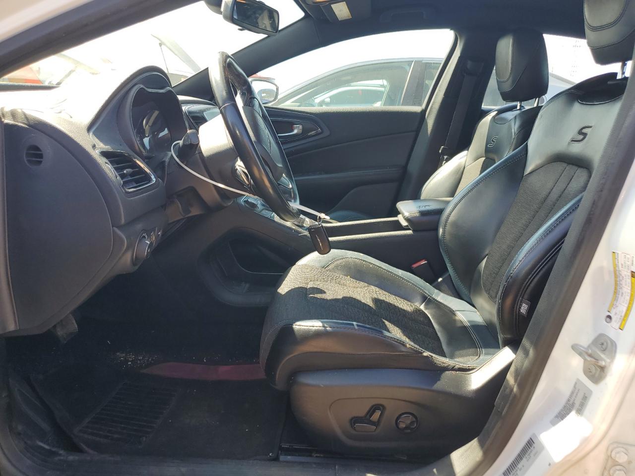 2015 CHRYSLER 200 S photo 7