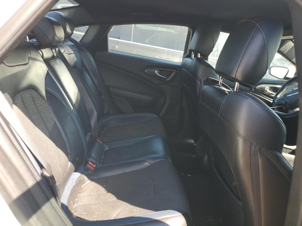 2015 CHRYSLER 200 S photo 10