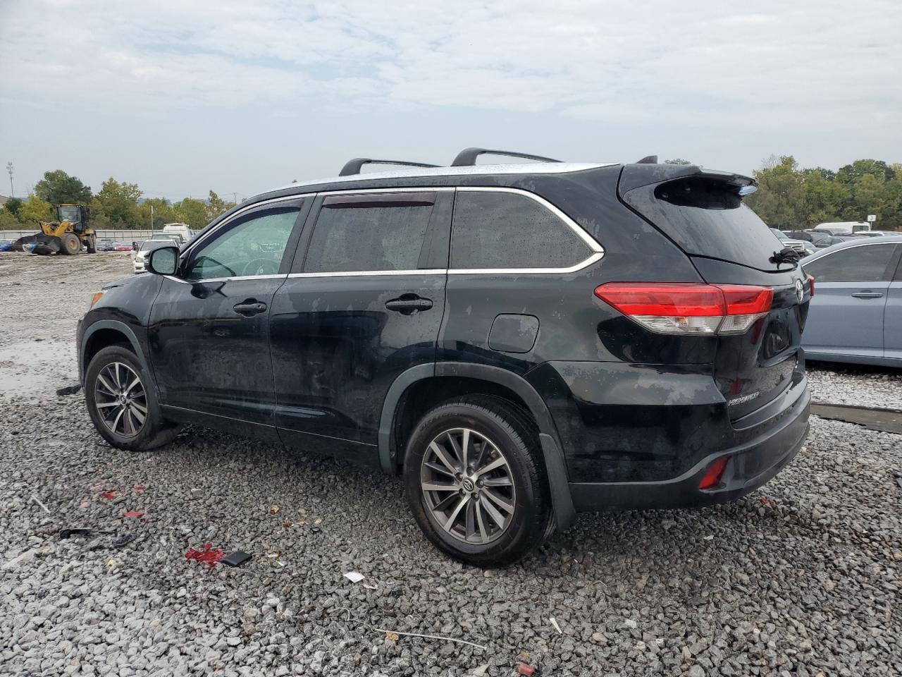 2018 TOYOTA HIGHLANDER photo 2