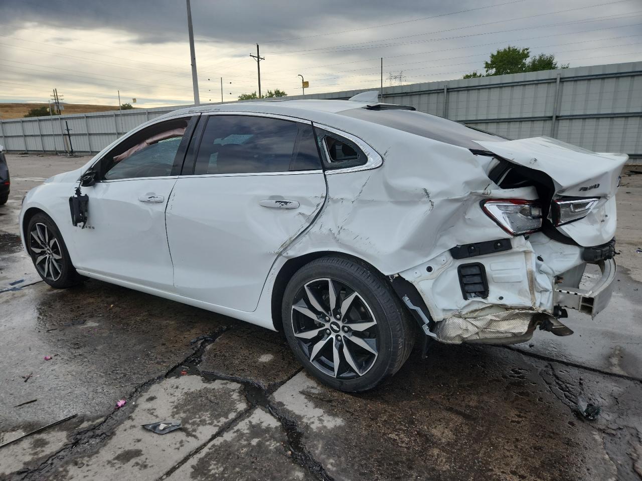 2018 CHEVROLET MALIBU LT photo 2