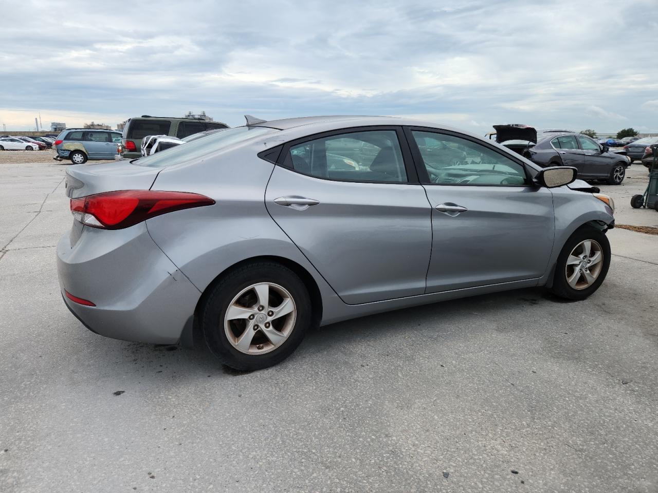 2014 HYUNDAI ELANTRA SE photo 3