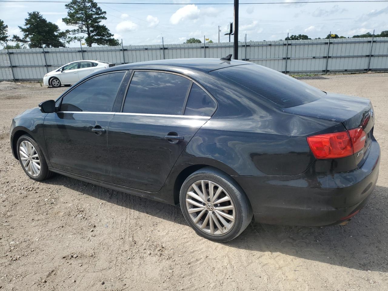 2011 VOLKSWAGEN JETTA SEL photo 3