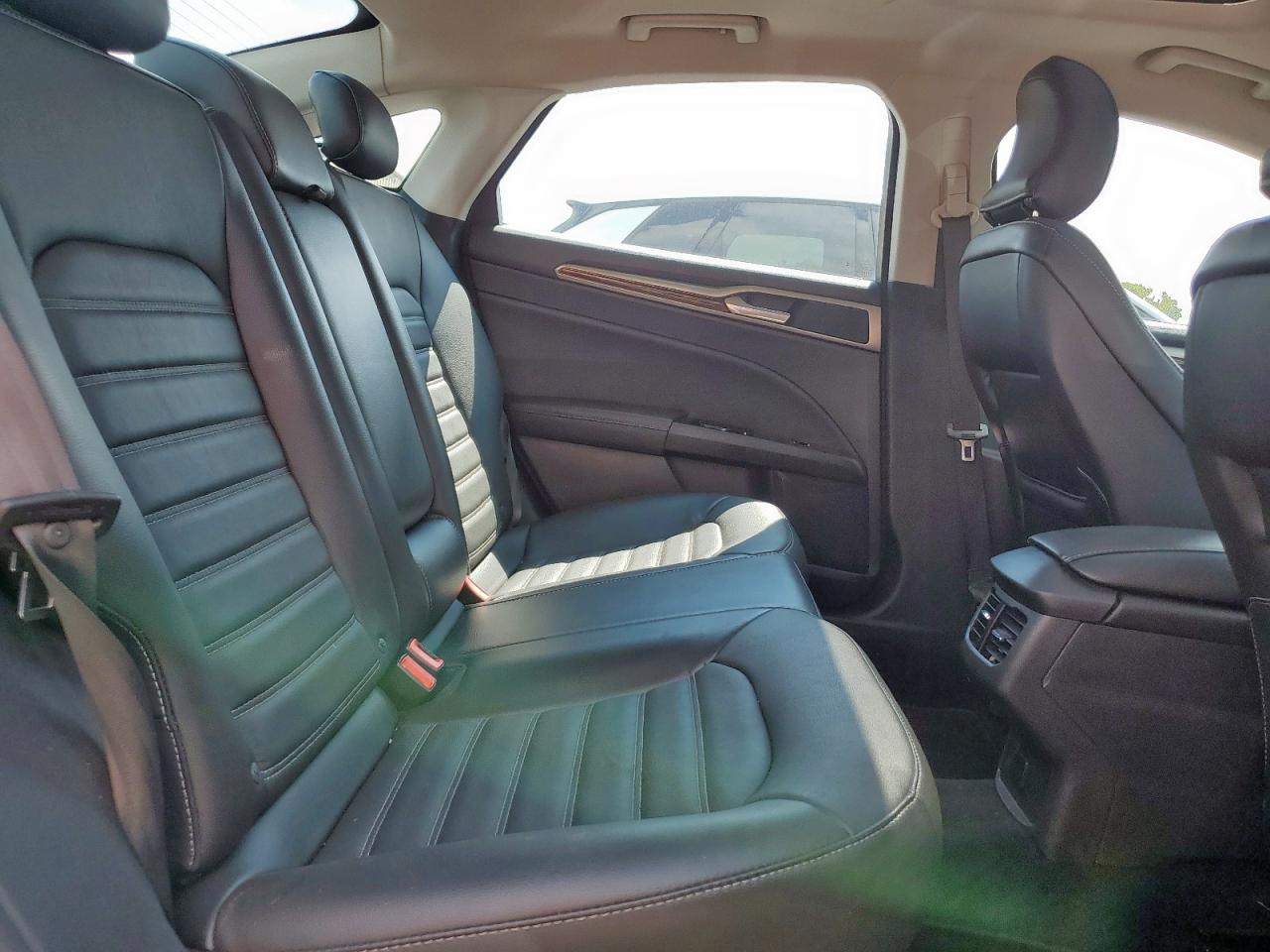 2015 FORD FUSION SE photo 19