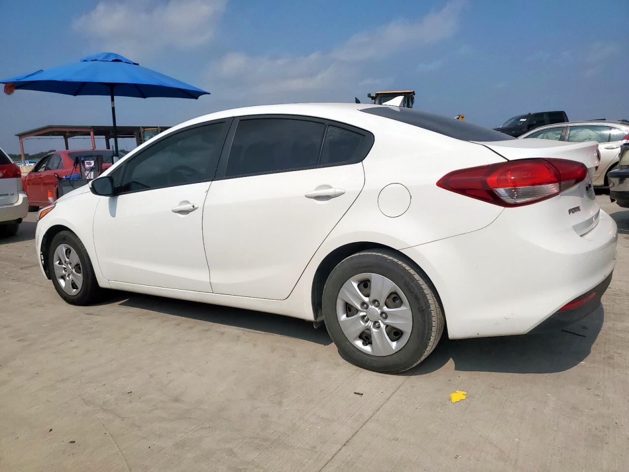 2017 KIA FORTE LX photo 4