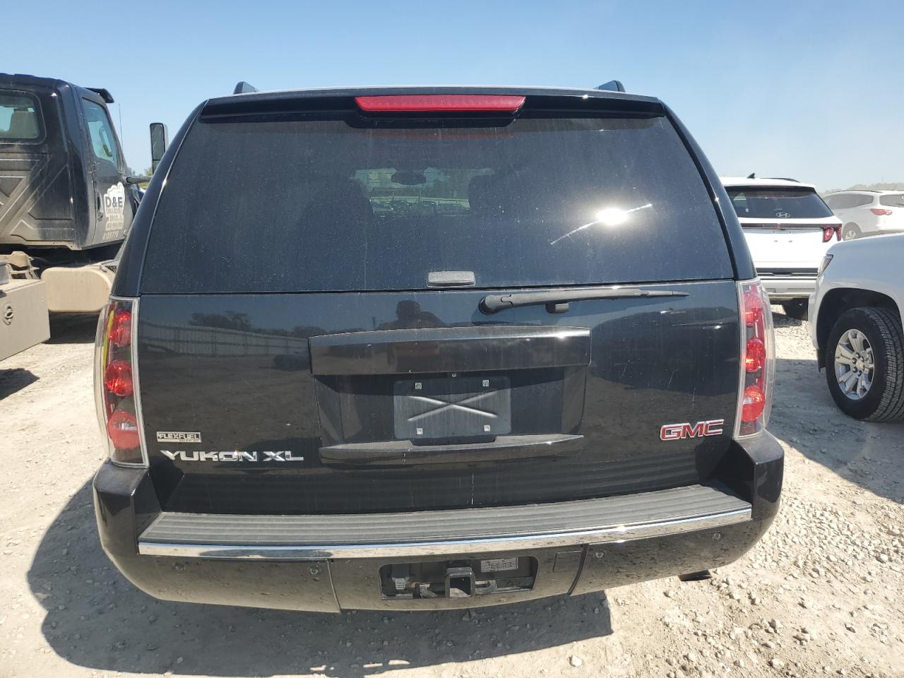 2012 GMC YUKON XL DENALI photo 6