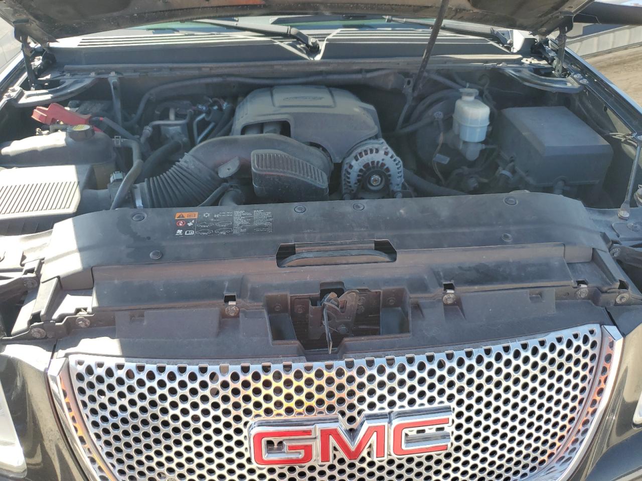 2012 GMC YUKON XL DENALI photo 12