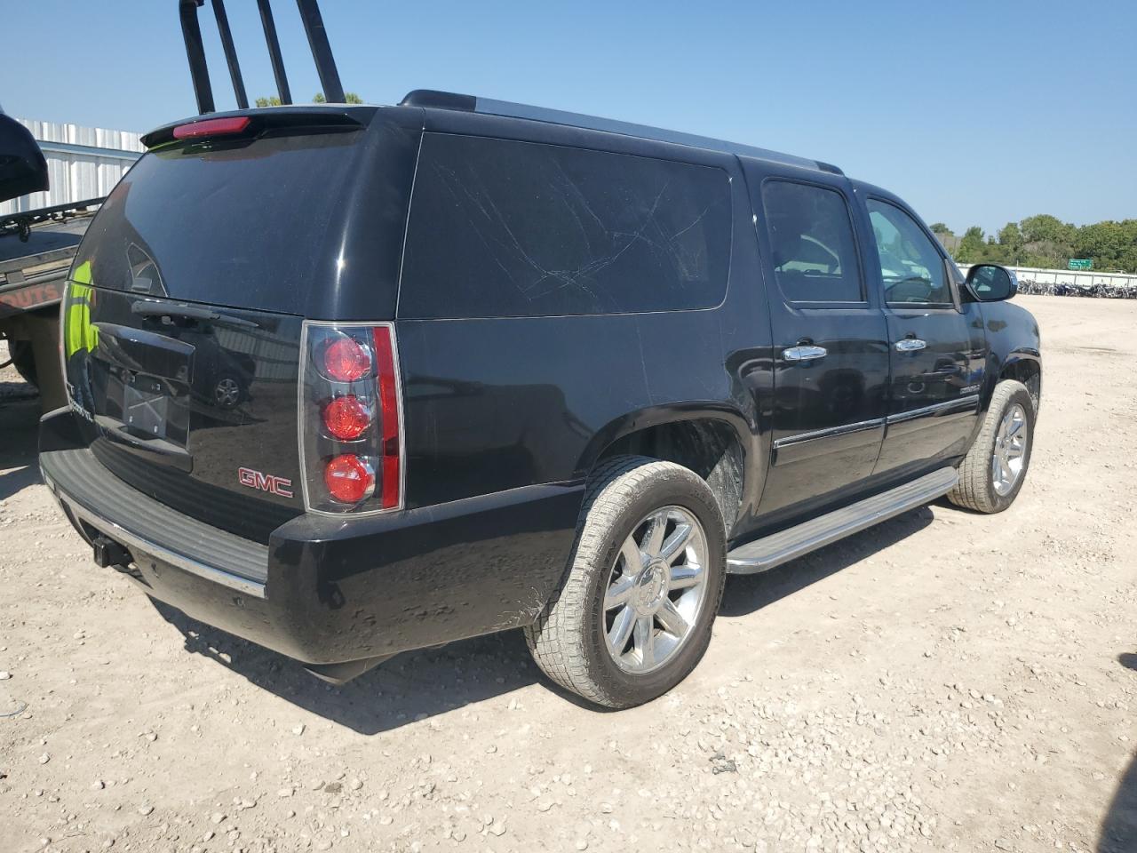 2012 GMC YUKON XL DENALI photo 3