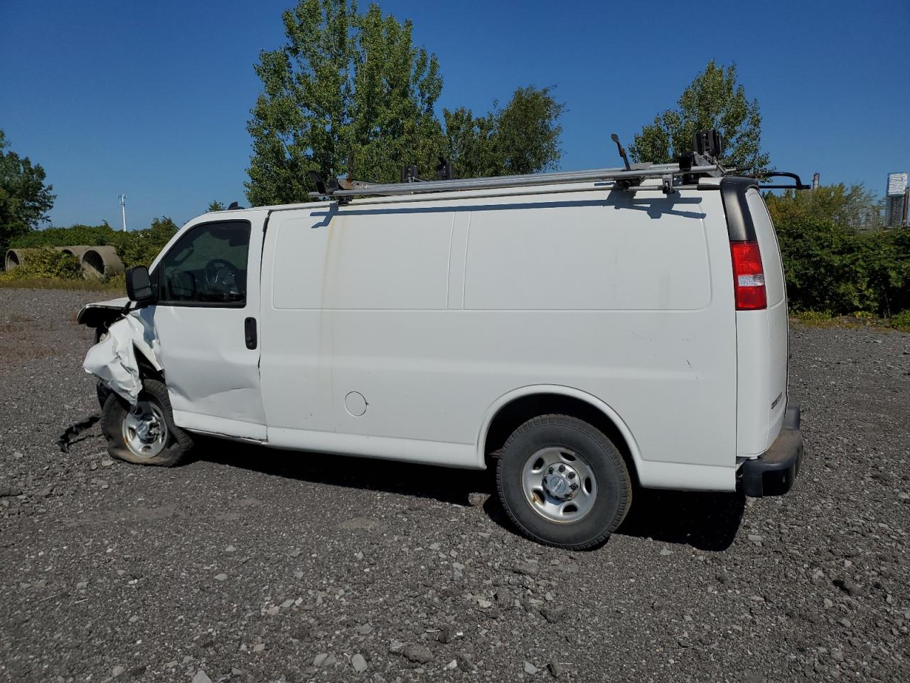 2019 CHEVROLET EXPRESS G3500 photo 2