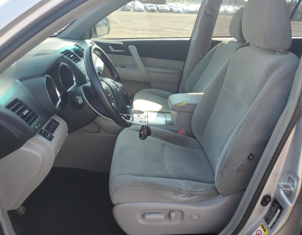 2012 TOYOTA HIGHLANDER BASE photo 7