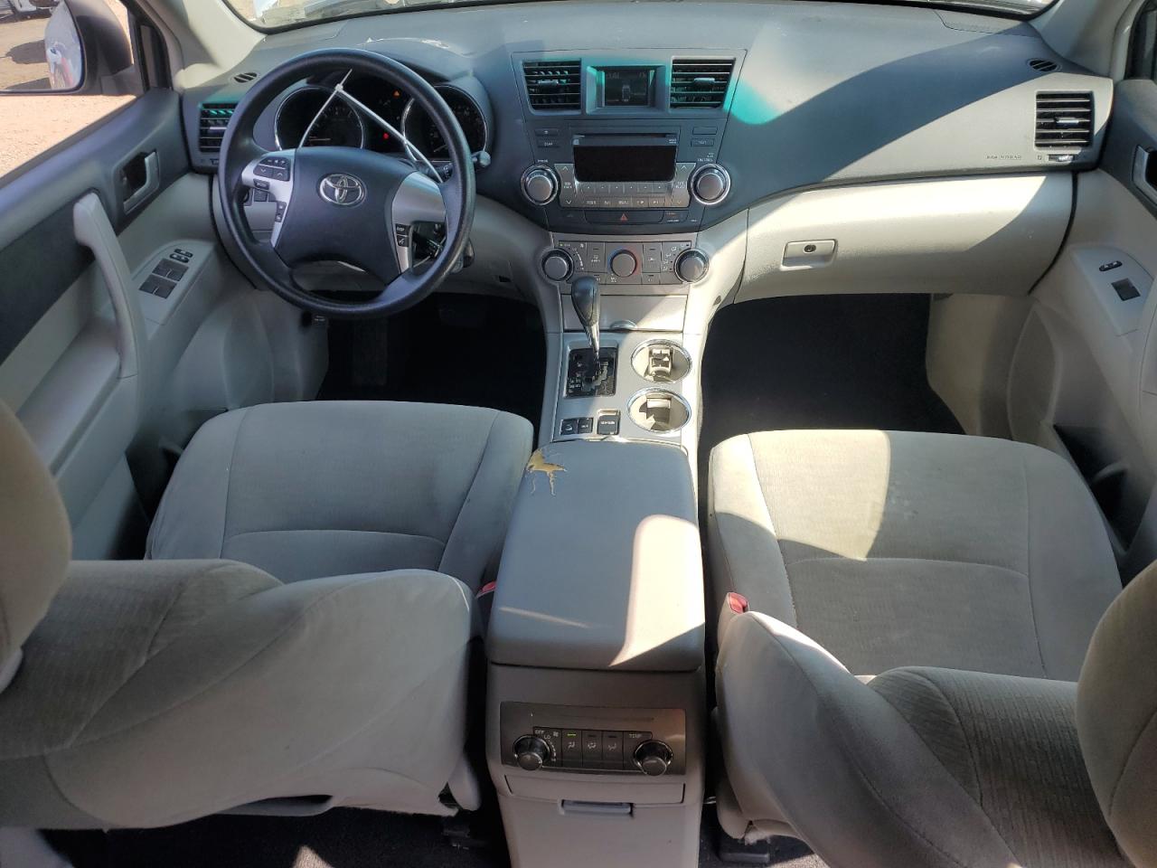 2012 TOYOTA HIGHLANDER BASE photo 8