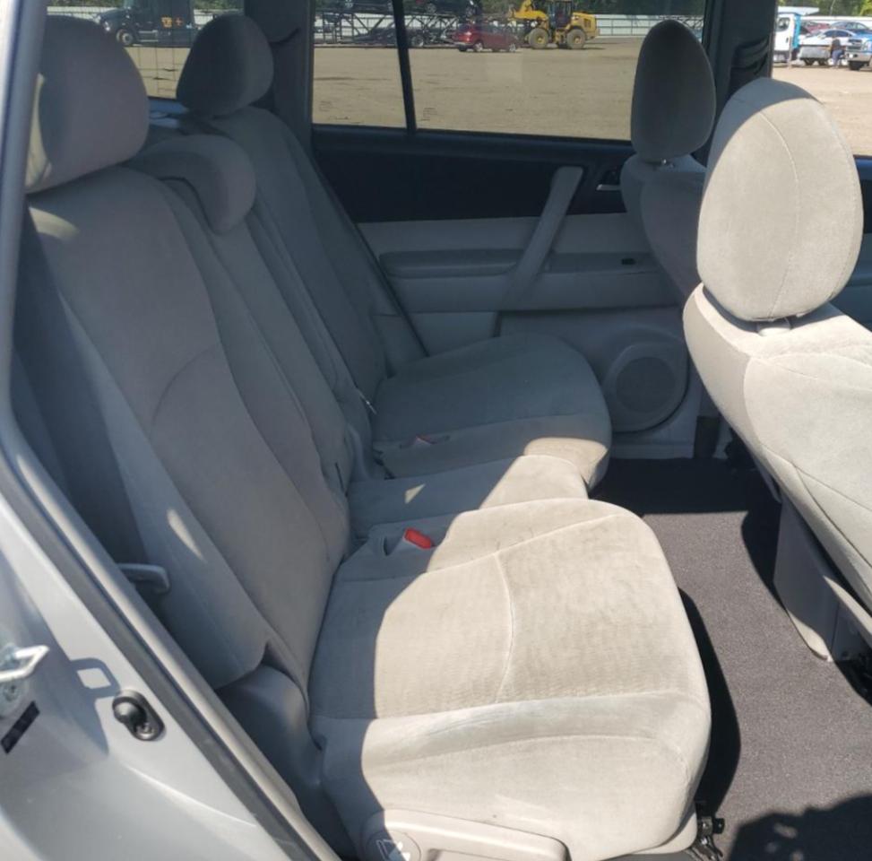 2012 TOYOTA HIGHLANDER BASE photo 11