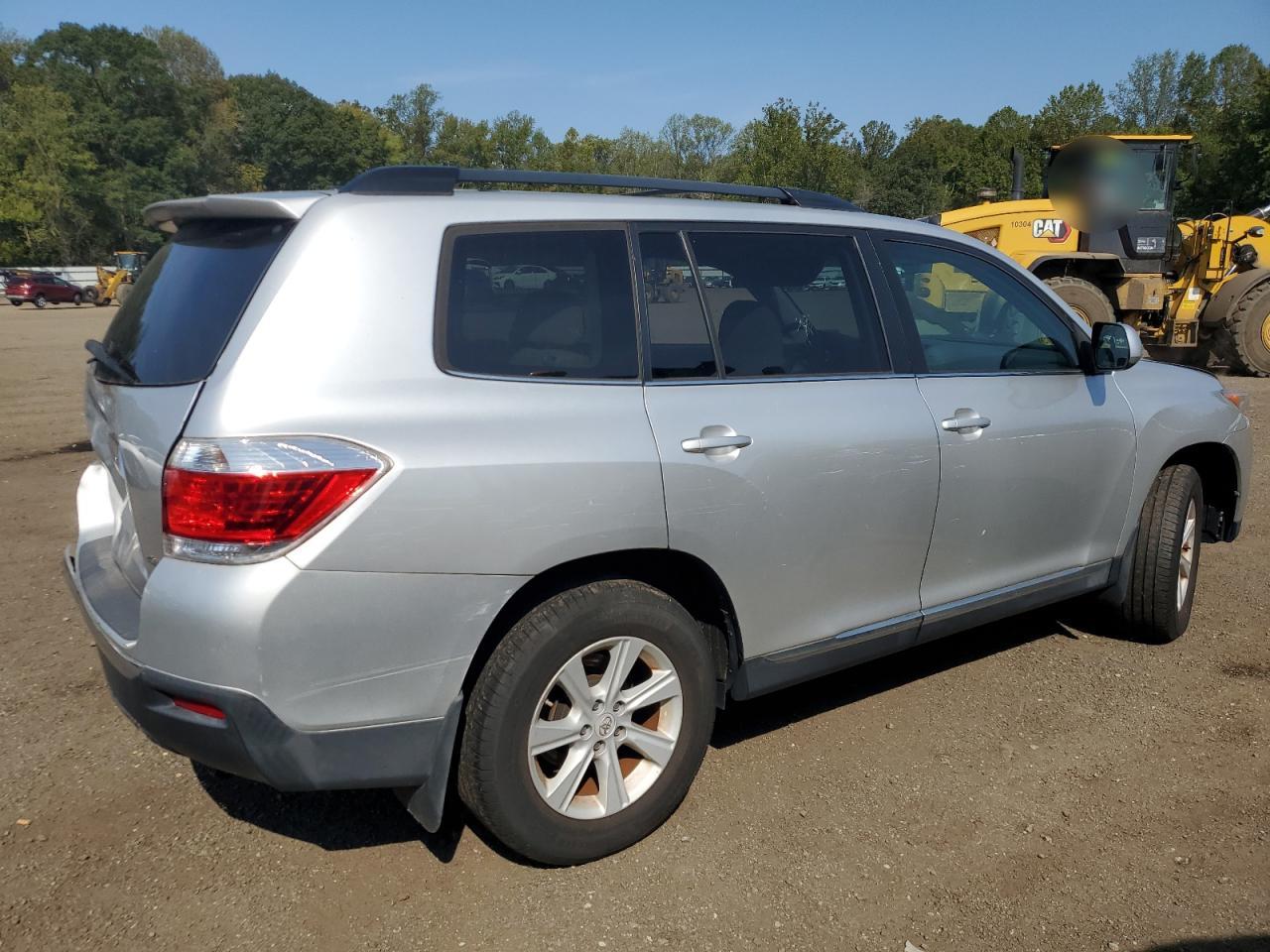 2012 TOYOTA HIGHLANDER BASE photo 3