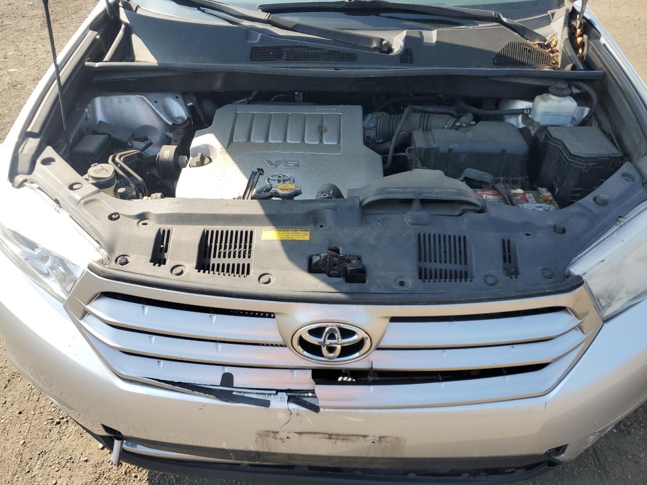 2012 TOYOTA HIGHLANDER BASE photo 12