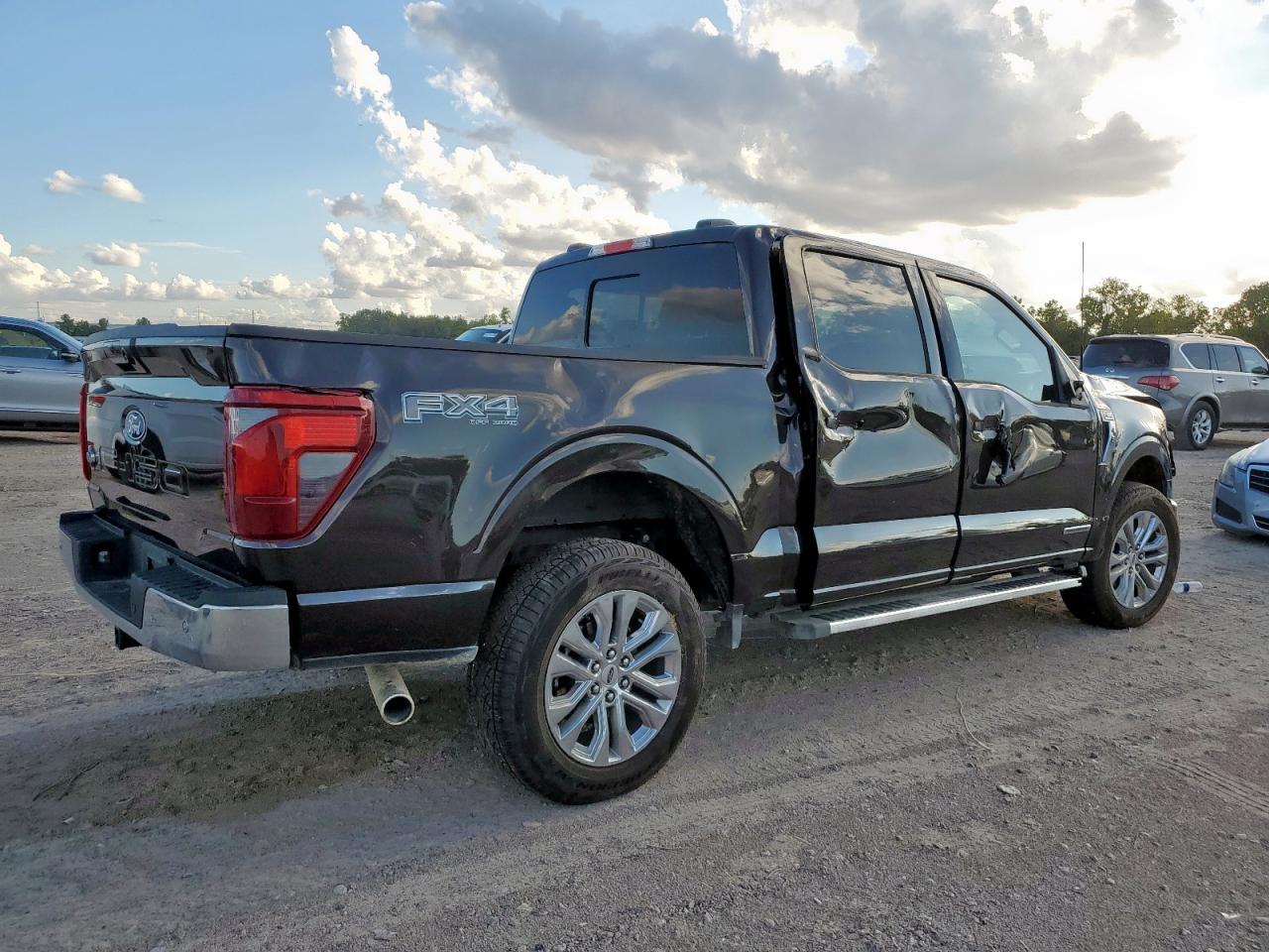 2024 FORD F150 XLT photo 3
