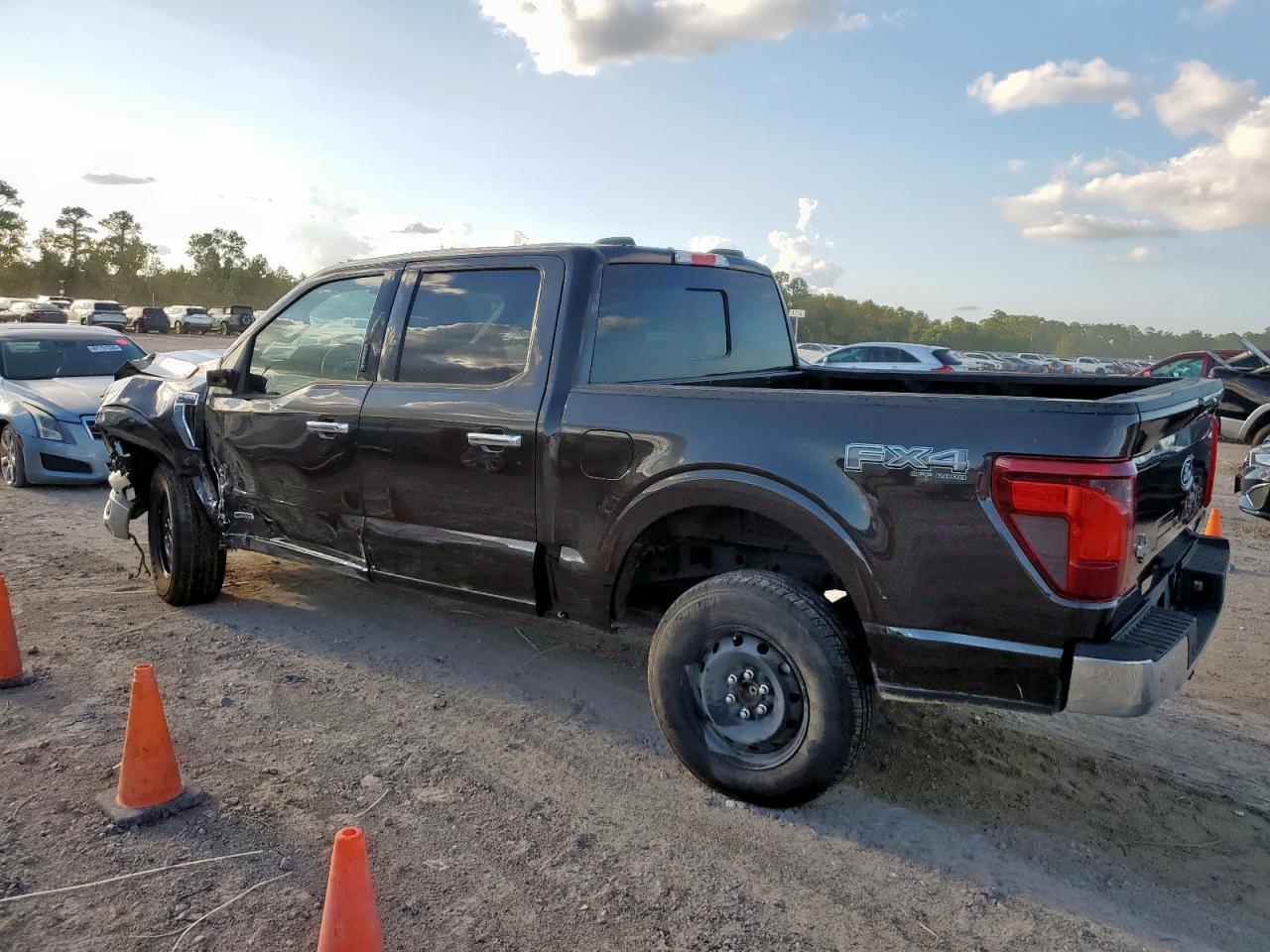 2024 FORD F150 XLT photo 2