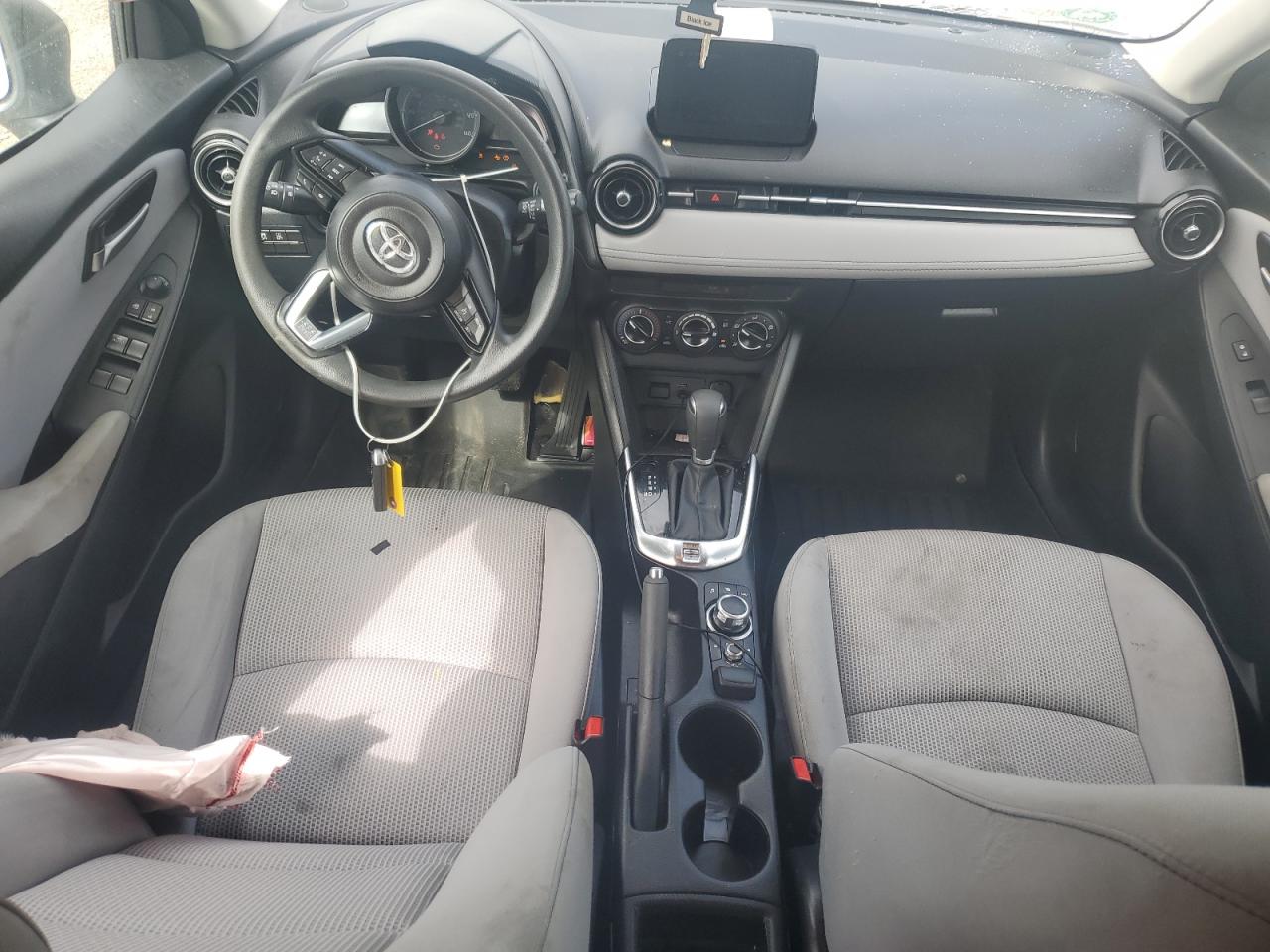 2019 TOYOTA YARIS LE photo 22