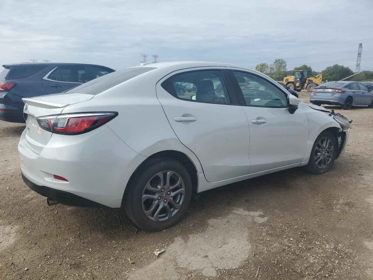 2019 TOYOTA YARIS LE photo 7