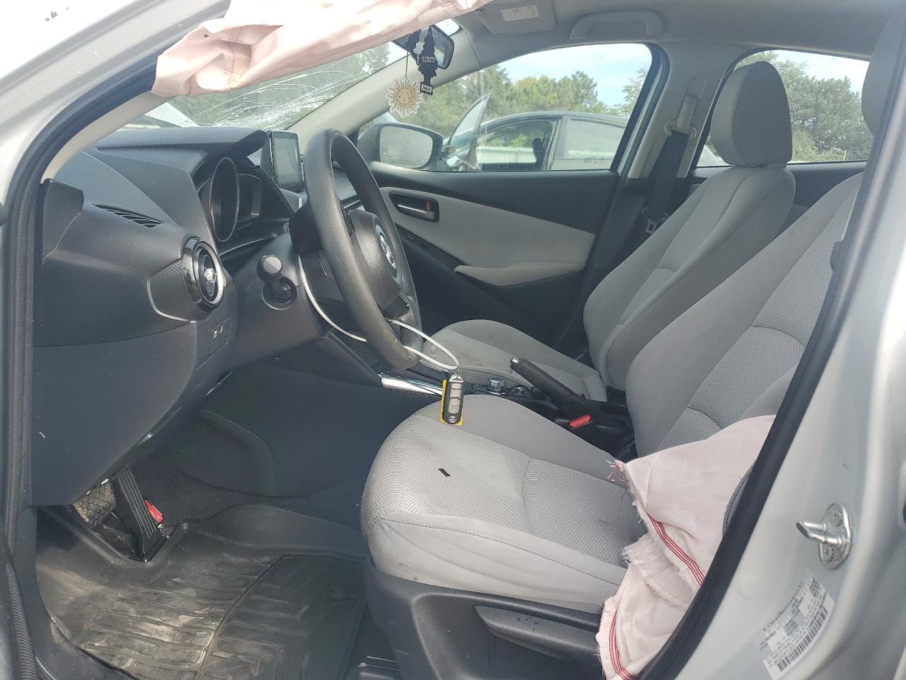 2019 TOYOTA YARIS LE photo 19