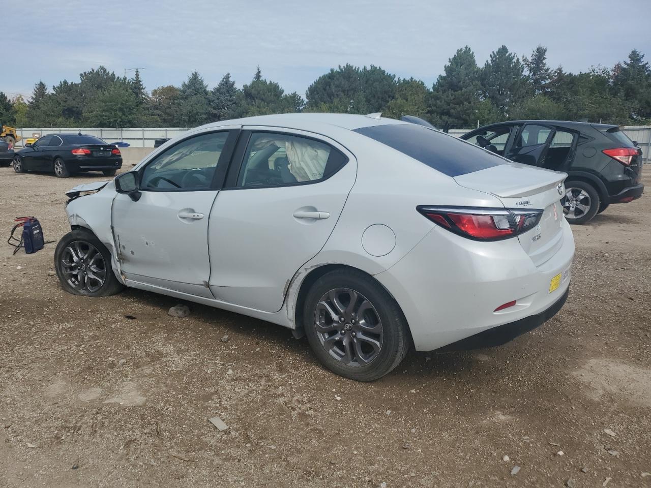 2019 TOYOTA YARIS LE photo 4