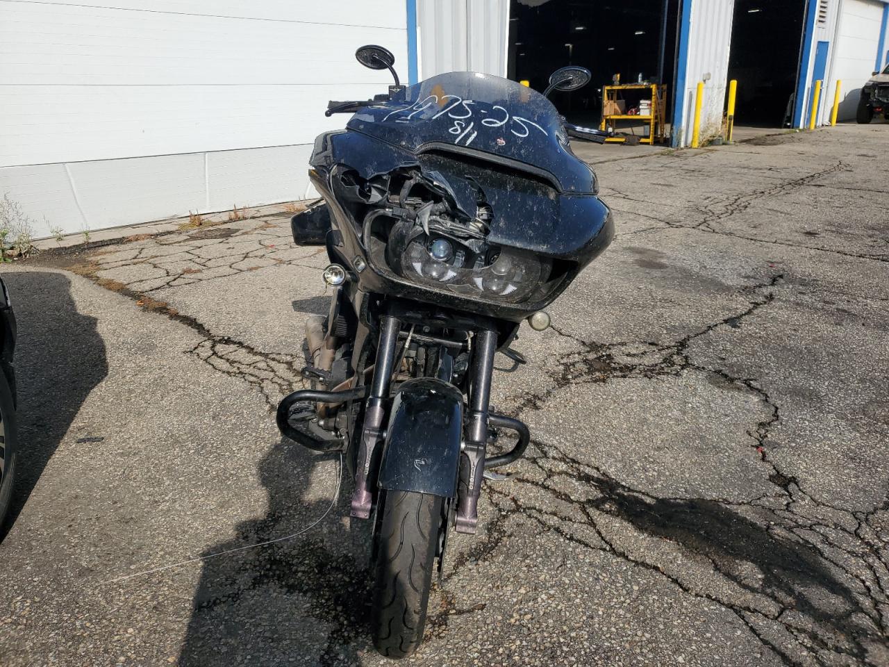 2018 HARLEY-DAVIDSON FLTRXS ROAD GLIDE SPECIAL photo 2