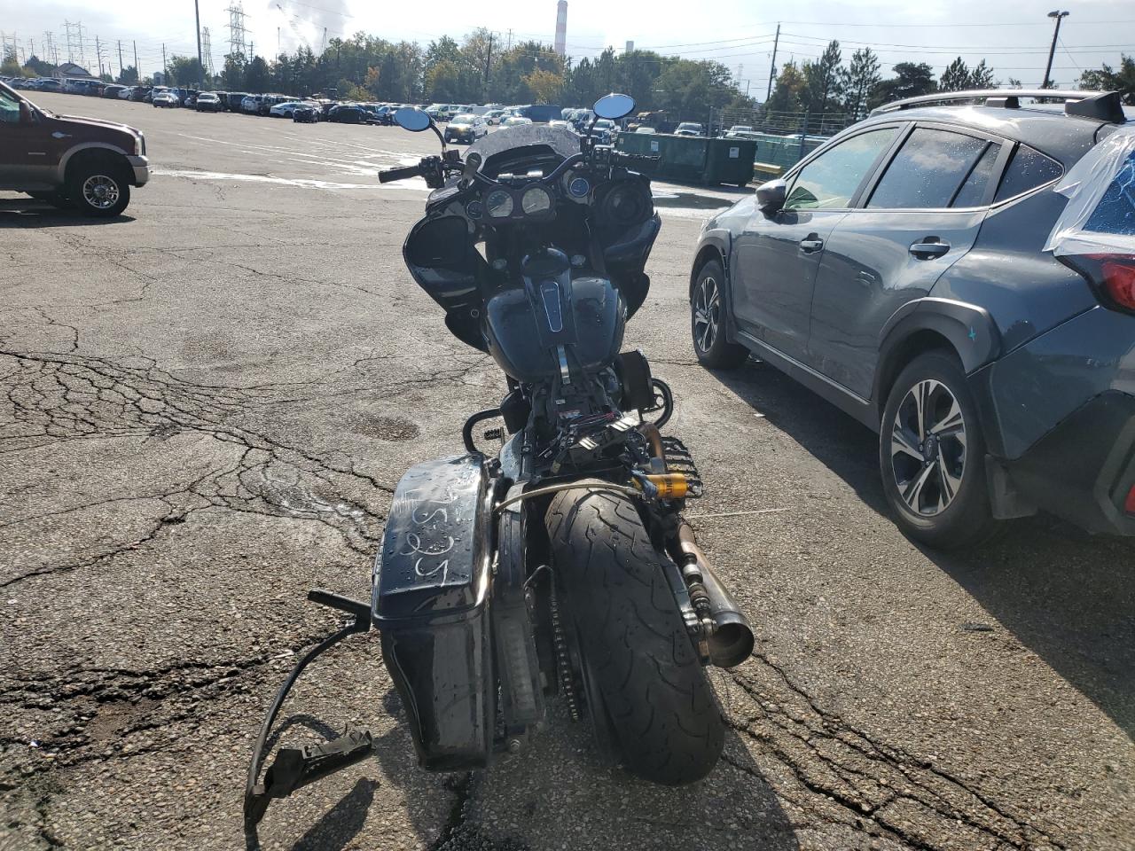 2018 HARLEY-DAVIDSON FLTRXS ROAD GLIDE SPECIAL photo 4