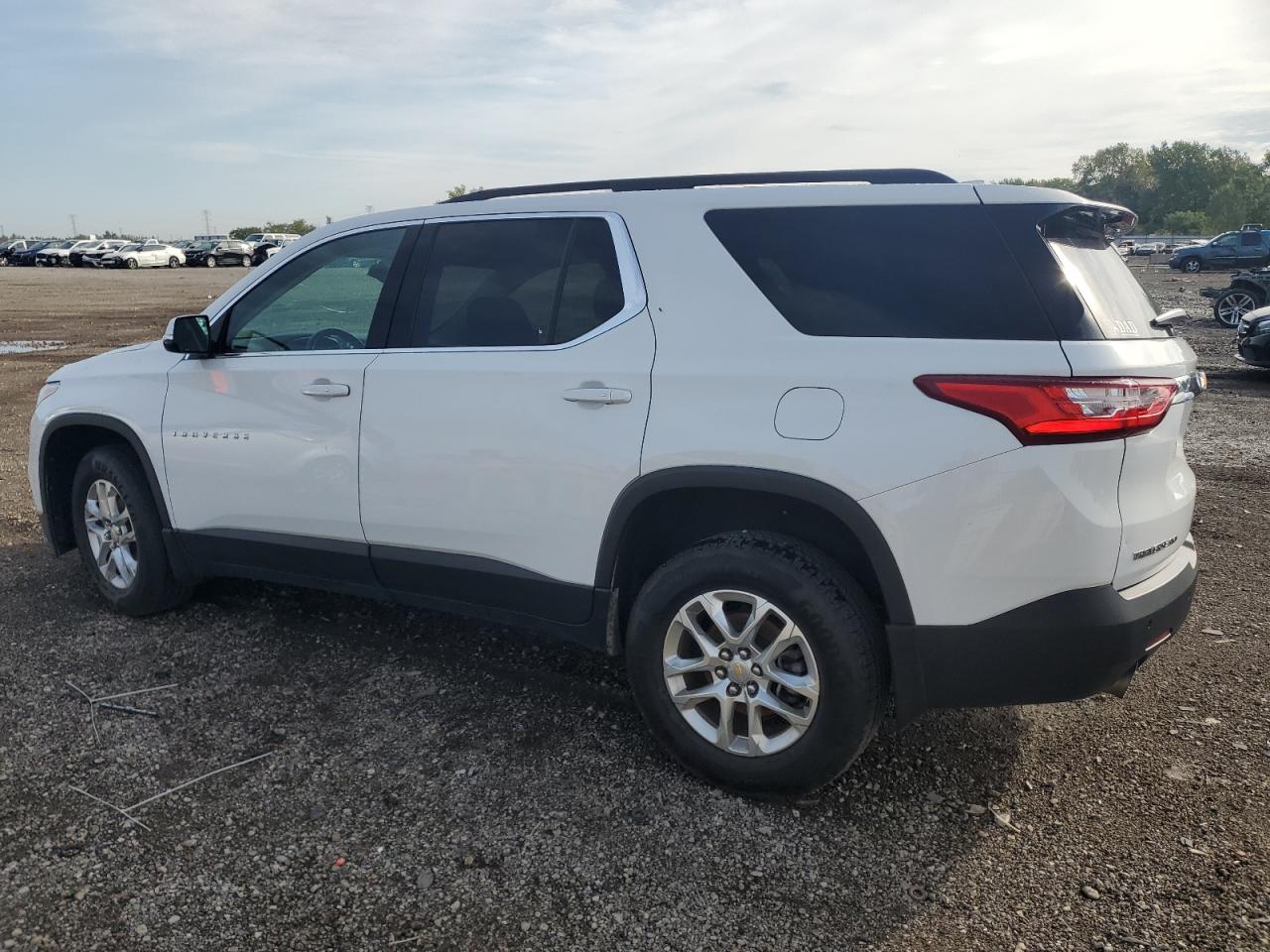 2020 CHEVROLET TRAVERSE LT photo 4