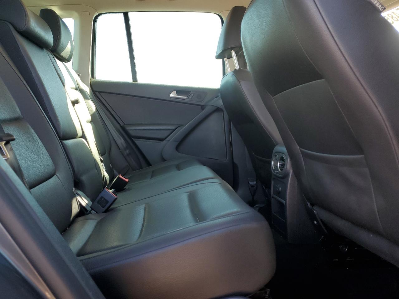 2016 VOLKSWAGEN TIGUAN S photo 21
