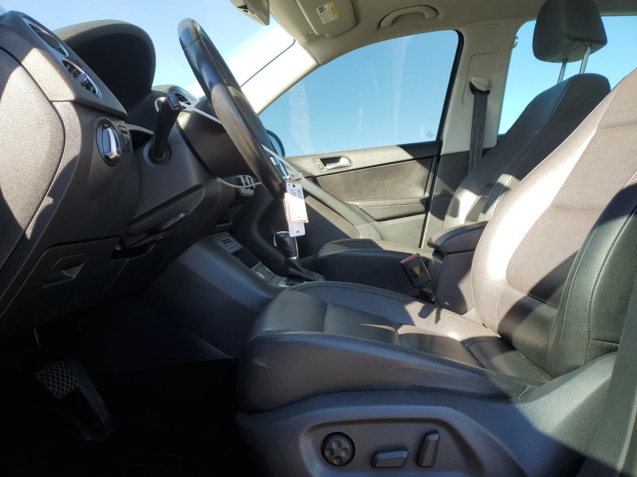 2016 VOLKSWAGEN TIGUAN S photo 13