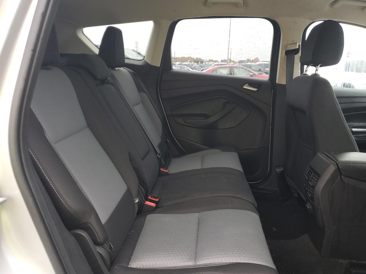 2017 FORD ESCAPE SE photo 31